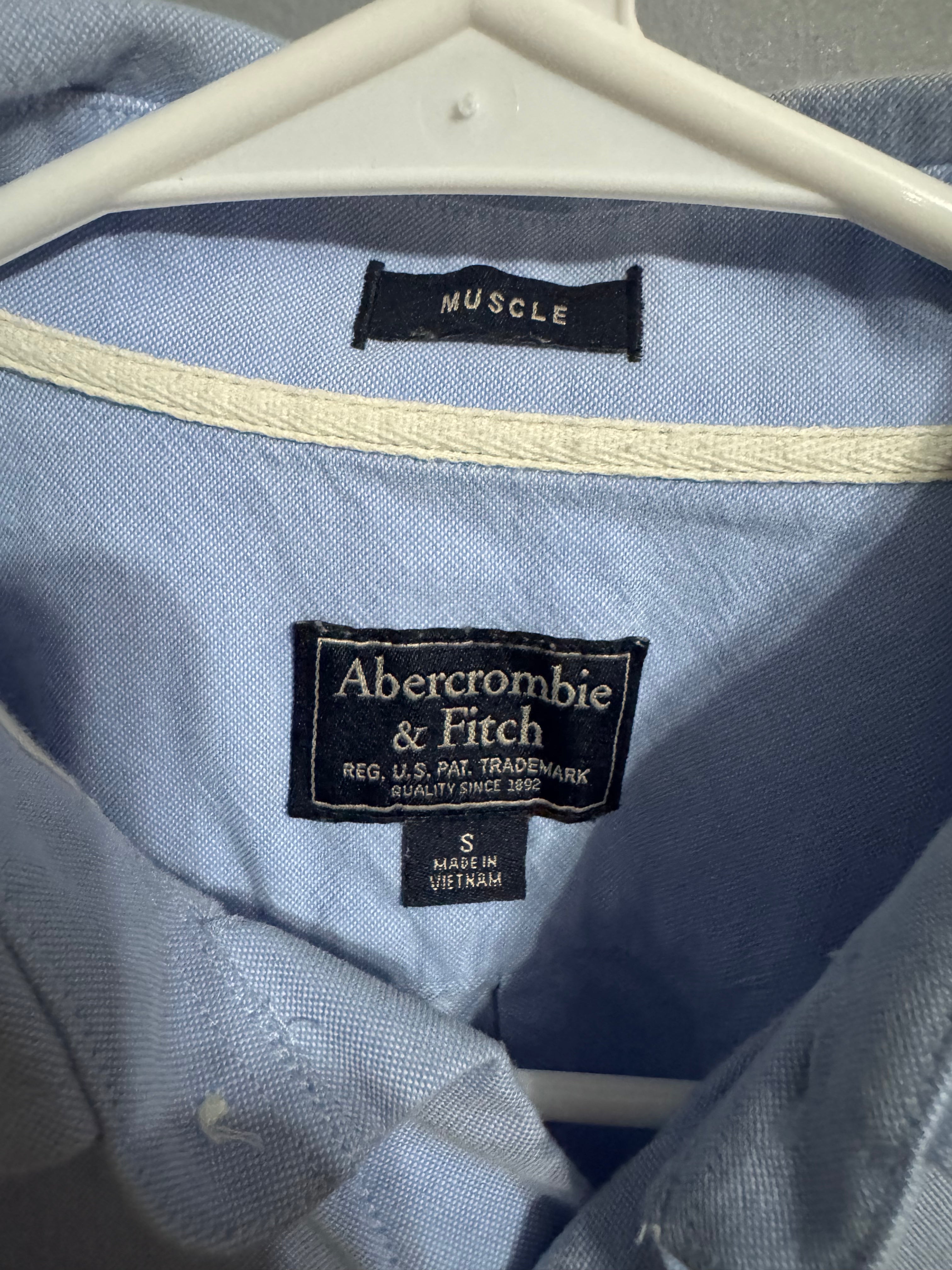 Abercrombie & Fitch Light Blue Button-Down Shirt – Men’s Small (Muscle Fit)