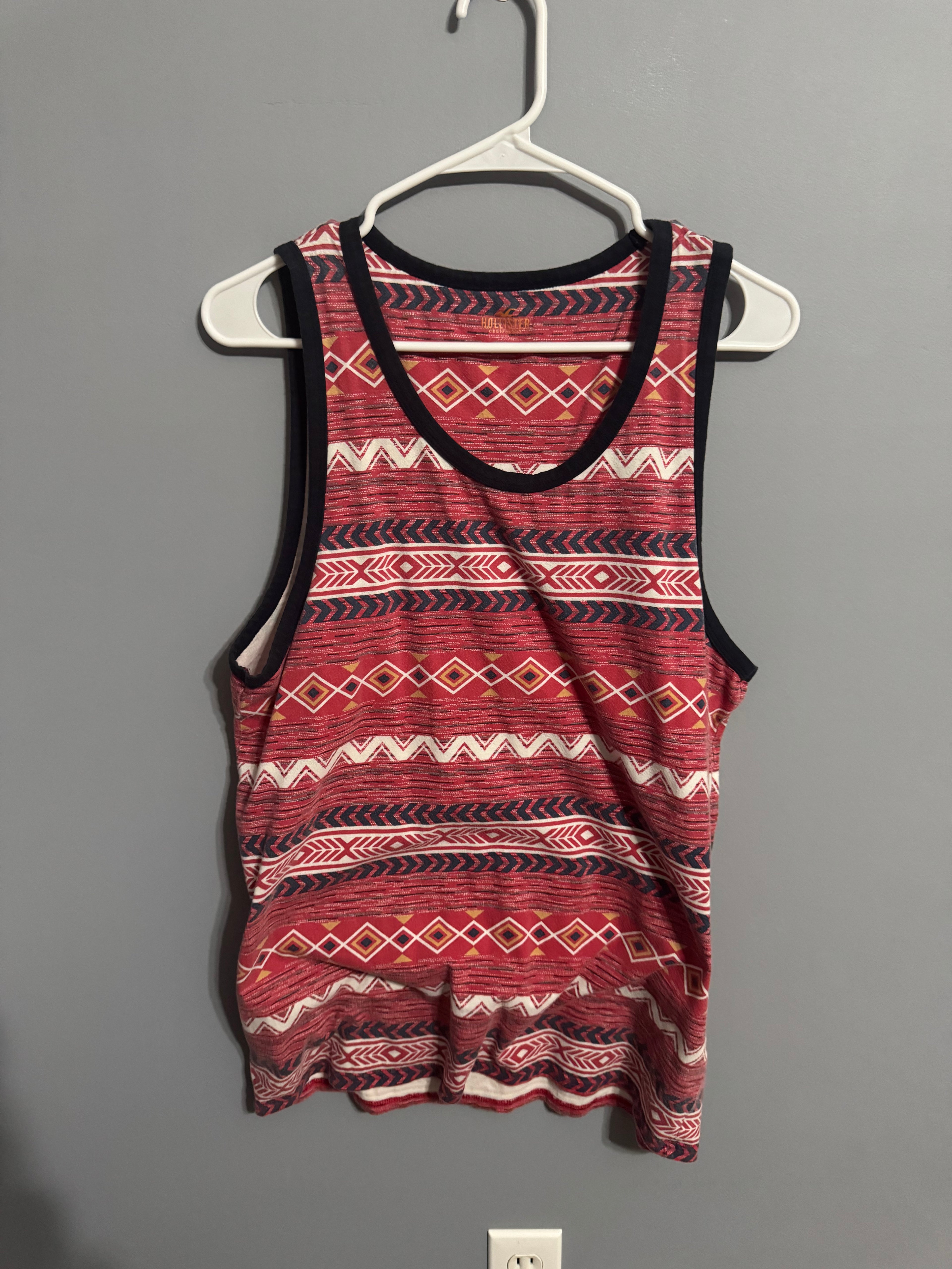 Hollister Aztec Print Sleeveless Tank Top – Men’s Small