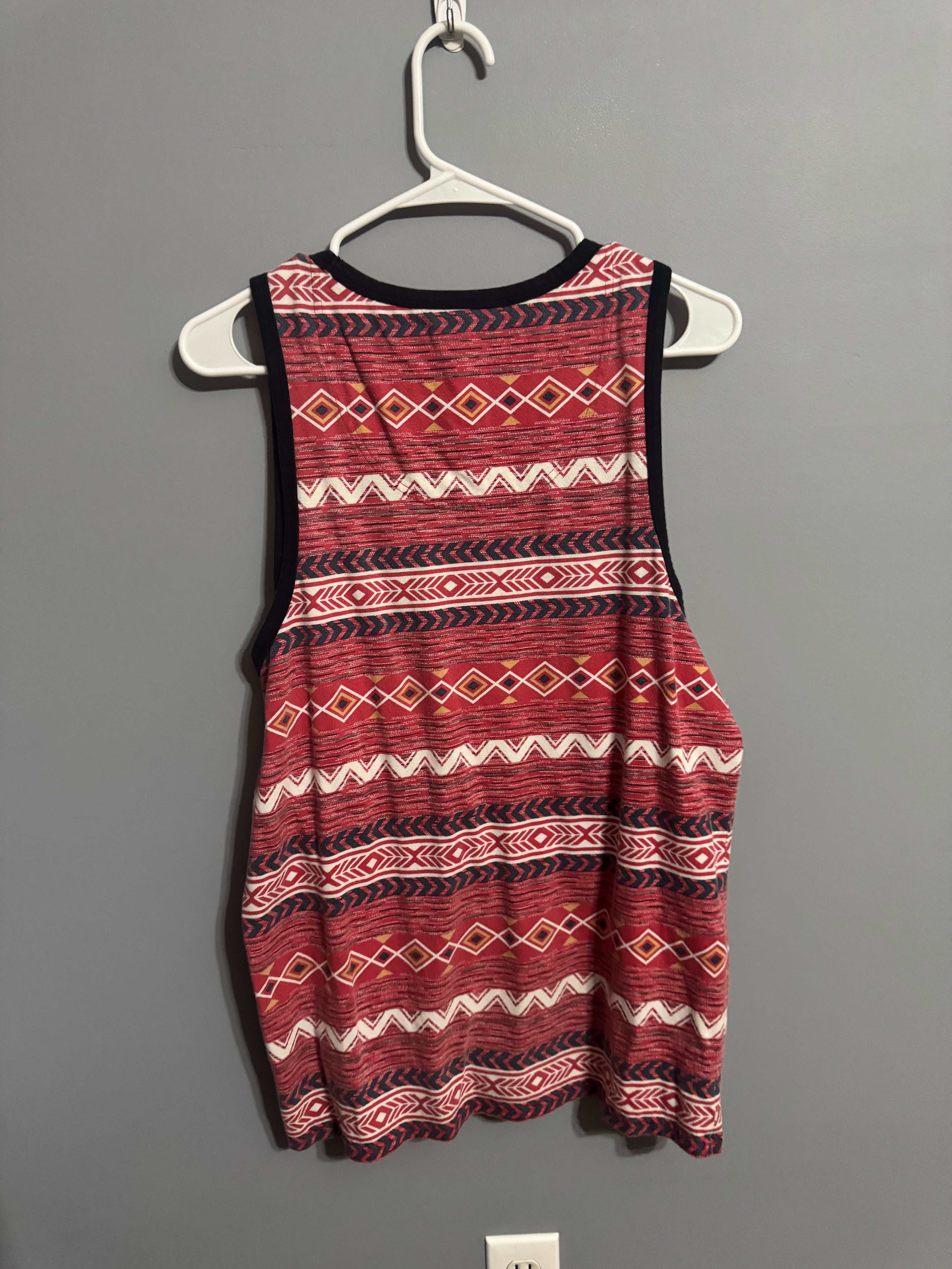 Hollister Aztec Print Sleeveless Tank Top – Men’s Small