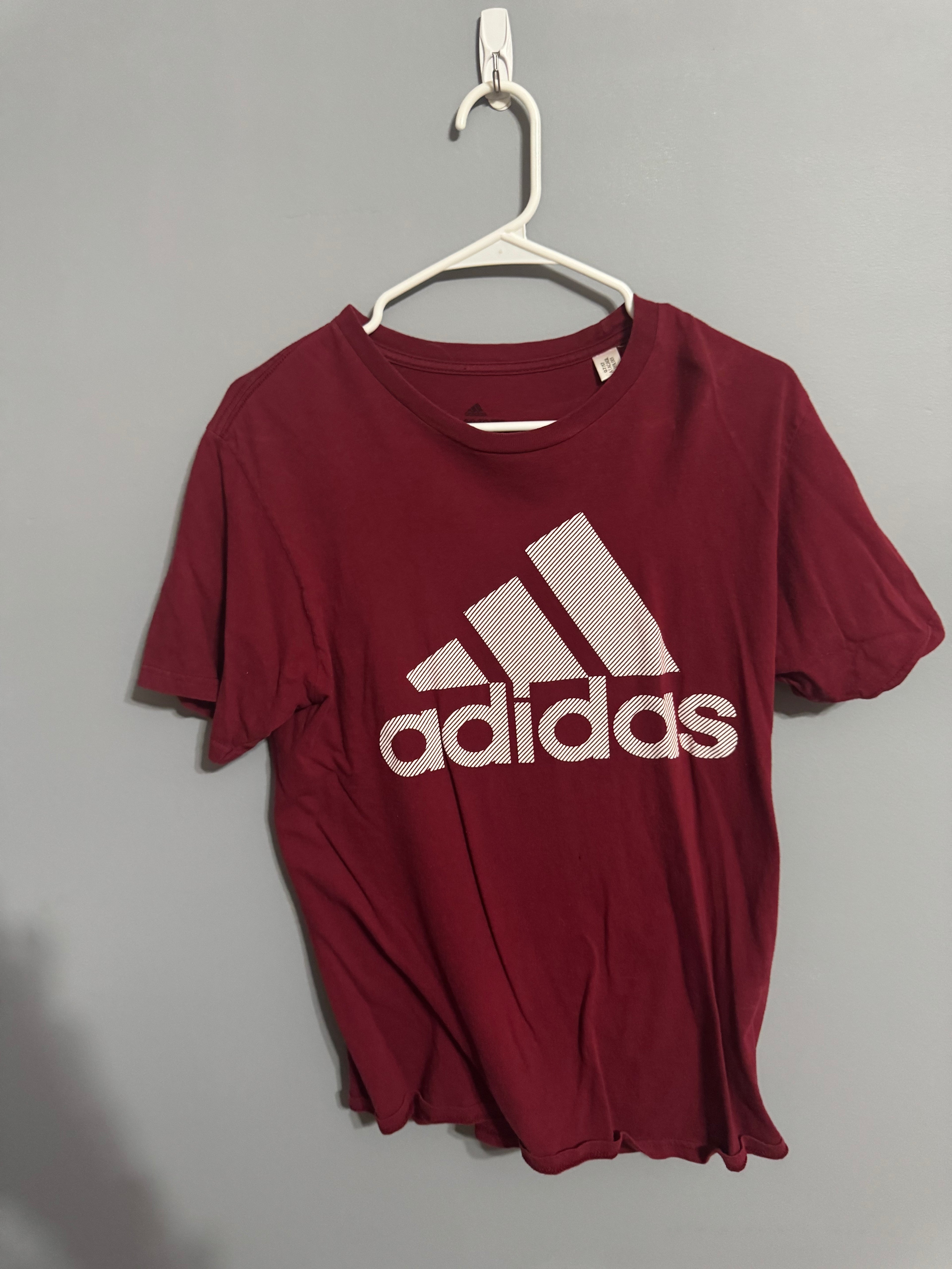Adidas Burgundy “Go-To Tee” Graphic T-Shirt – Men’s Medium