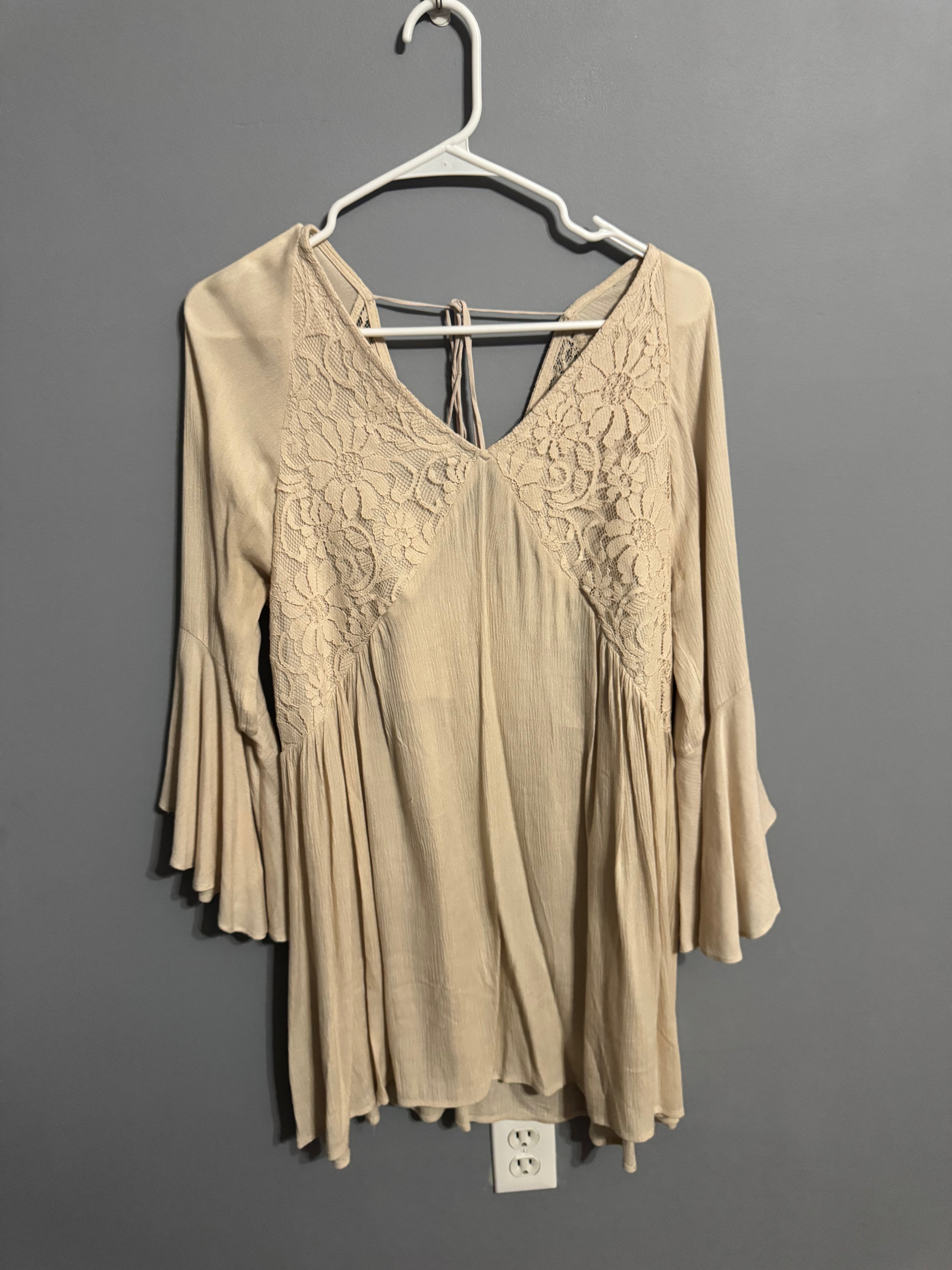 Cream Lace Boho Bell-Sleeve Top – Women’s Small