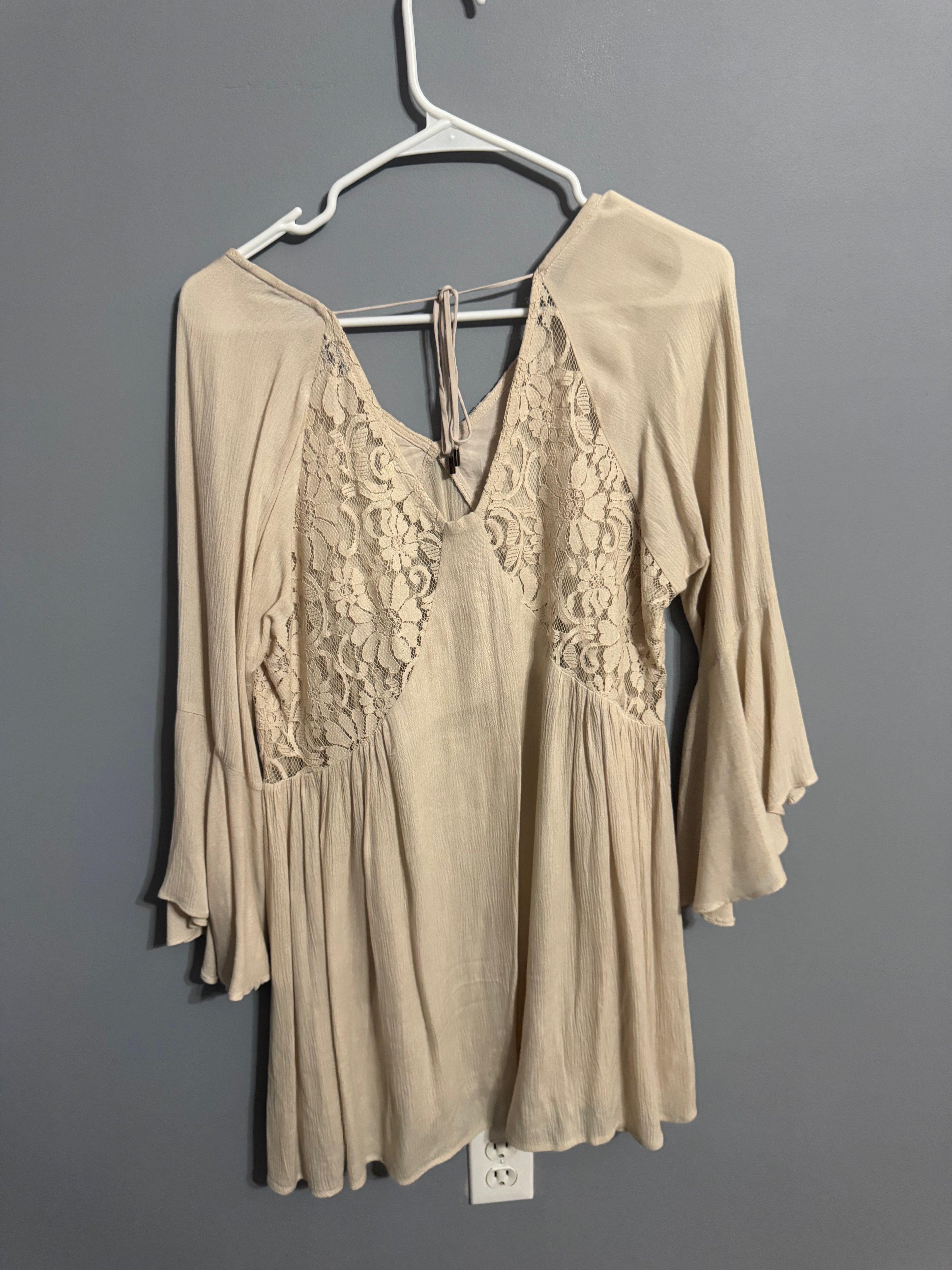 Cream Lace Boho Bell-Sleeve Top – Women’s Small