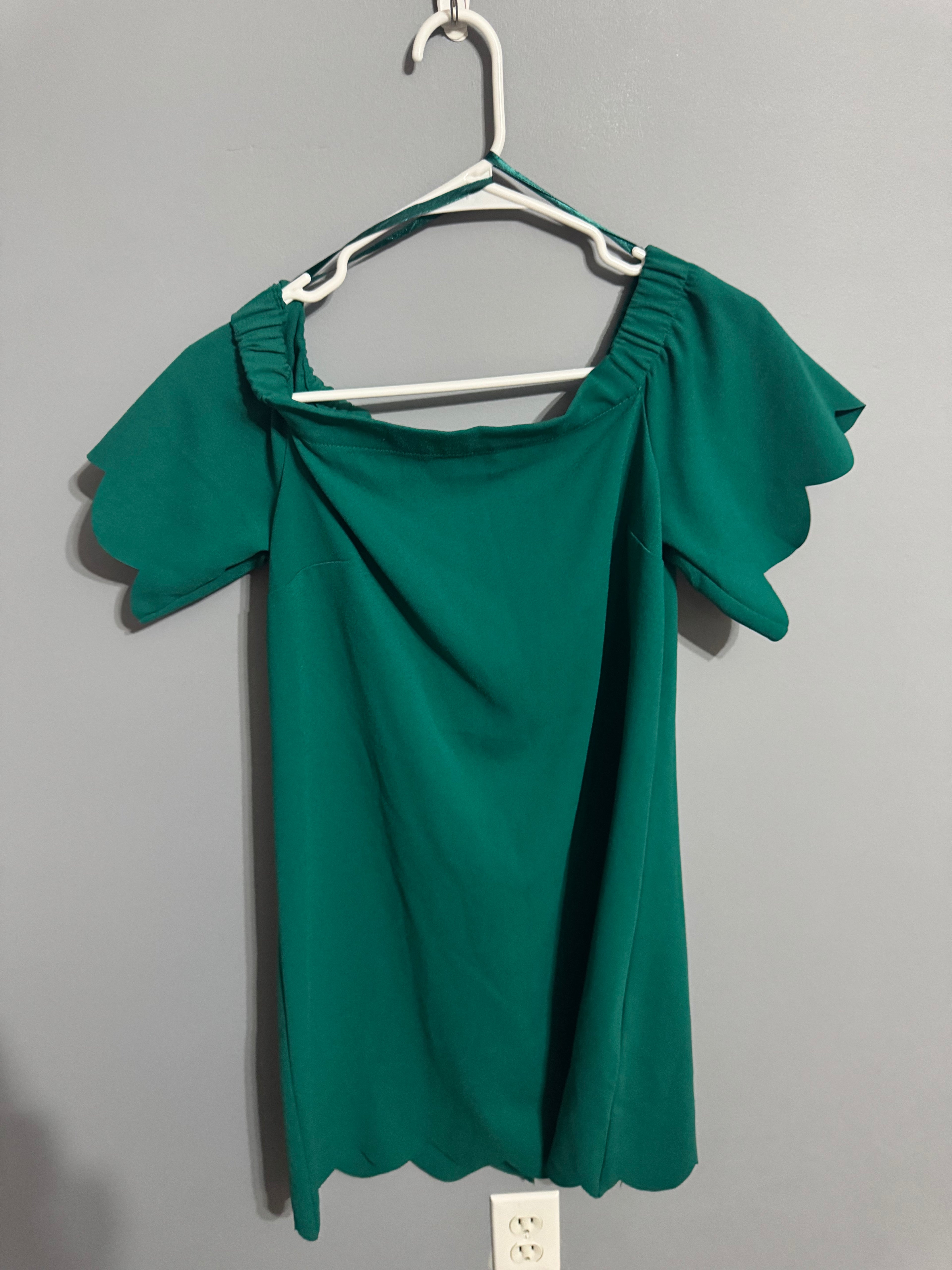 Emerald Green Off-Shoulder Scallop Dress – Women’s Small