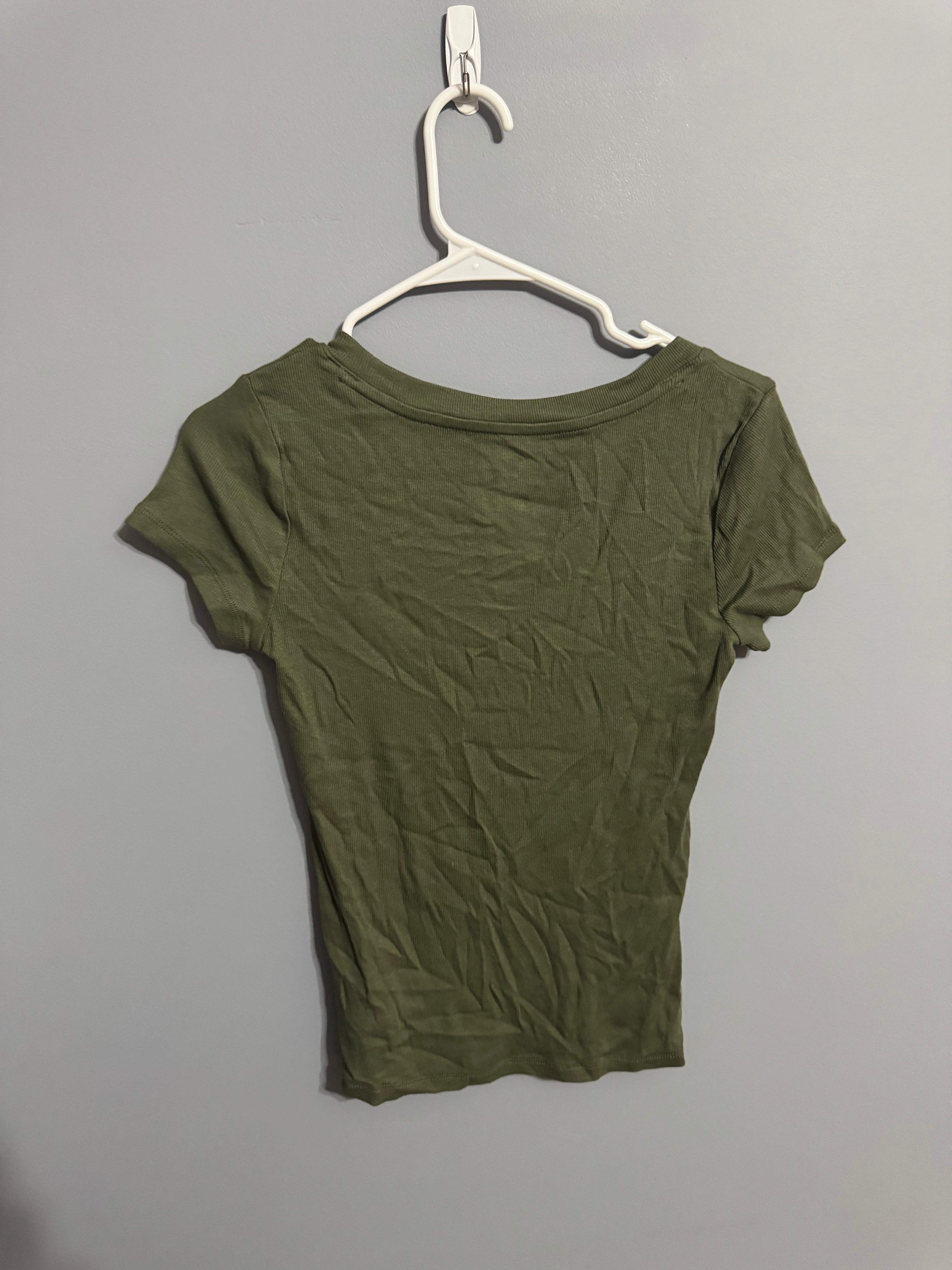 A New Day Olive Green Scoop Neck Tee – Women’s Small
