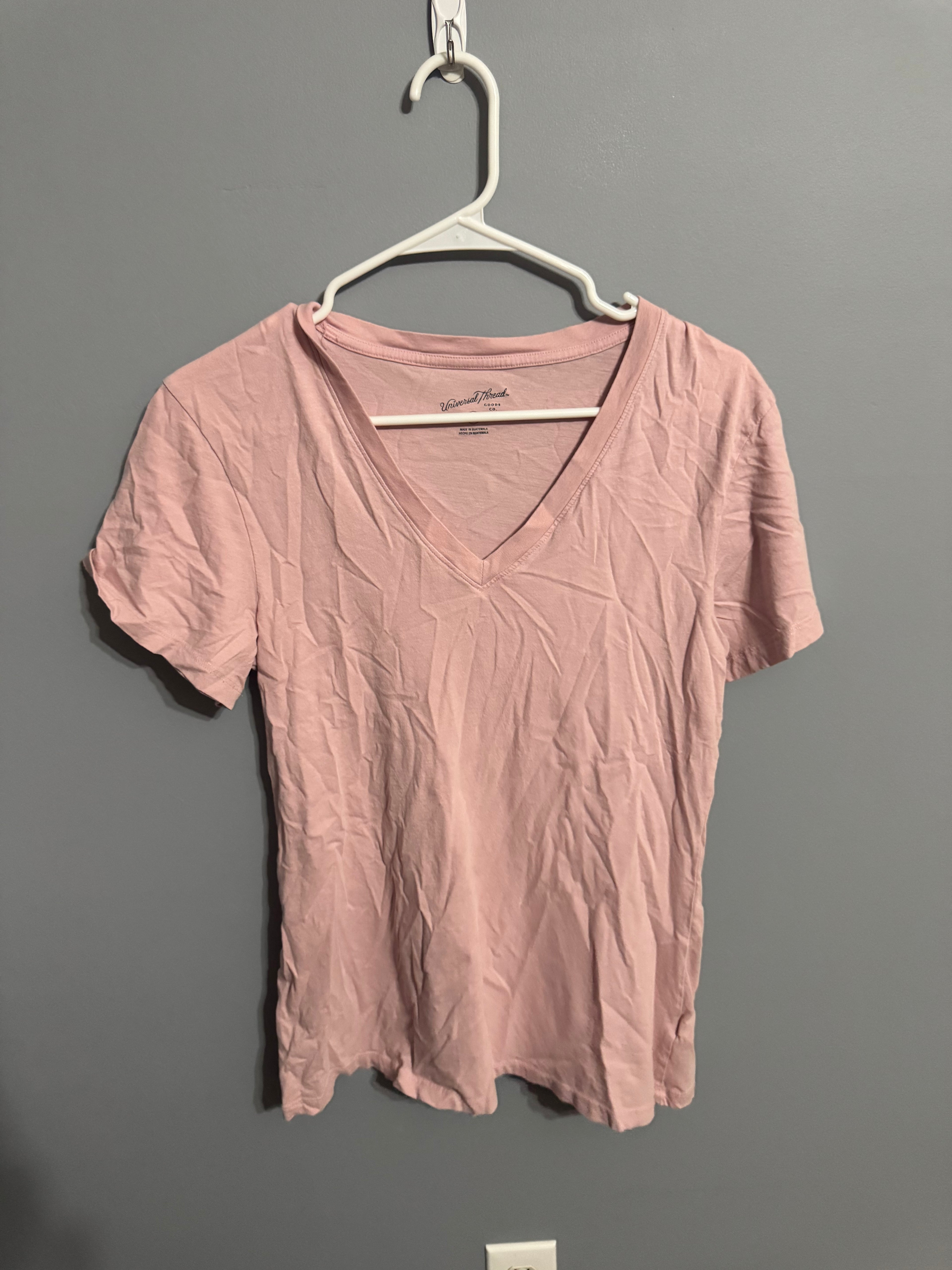 Universal Thread Soft Pink V-Neck Tee – Size Small