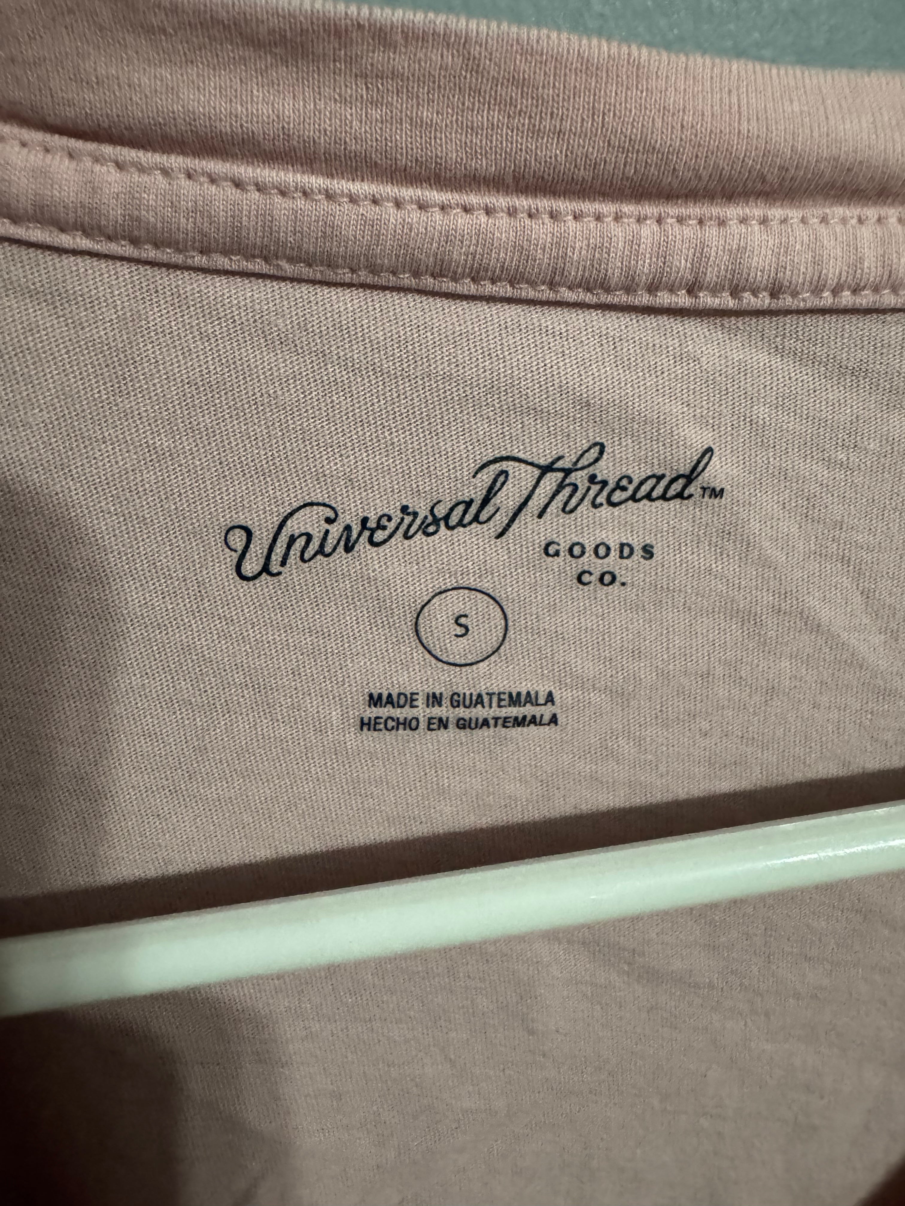 Universal Thread Soft Pink V-Neck Tee – Size Small