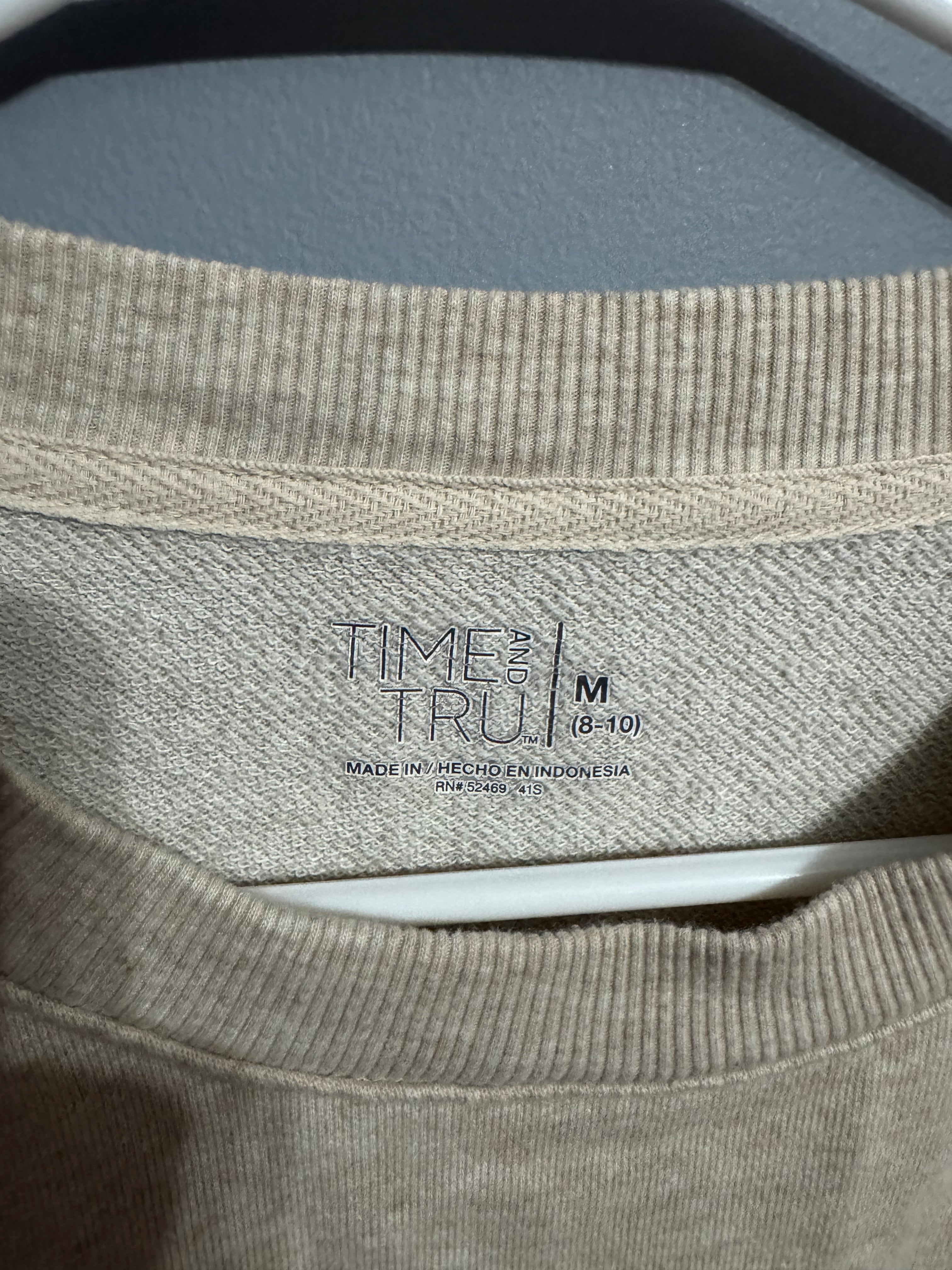 Time and Tru Women’s Oatmeal Heather Crewneck Sweatshirt – Size M