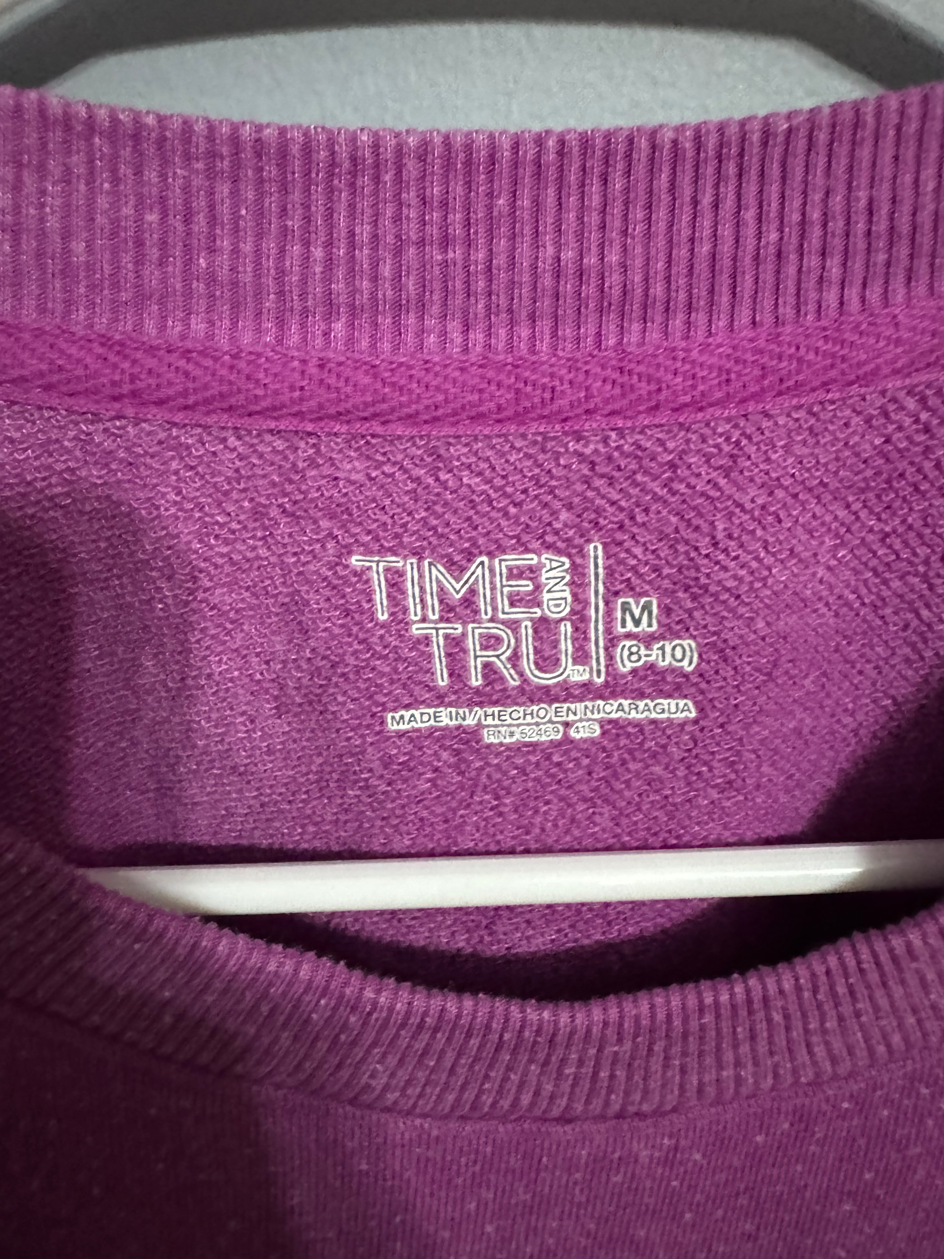 Time and Tru Women’s Plum Purple Crewneck Sweatshirt – Size M