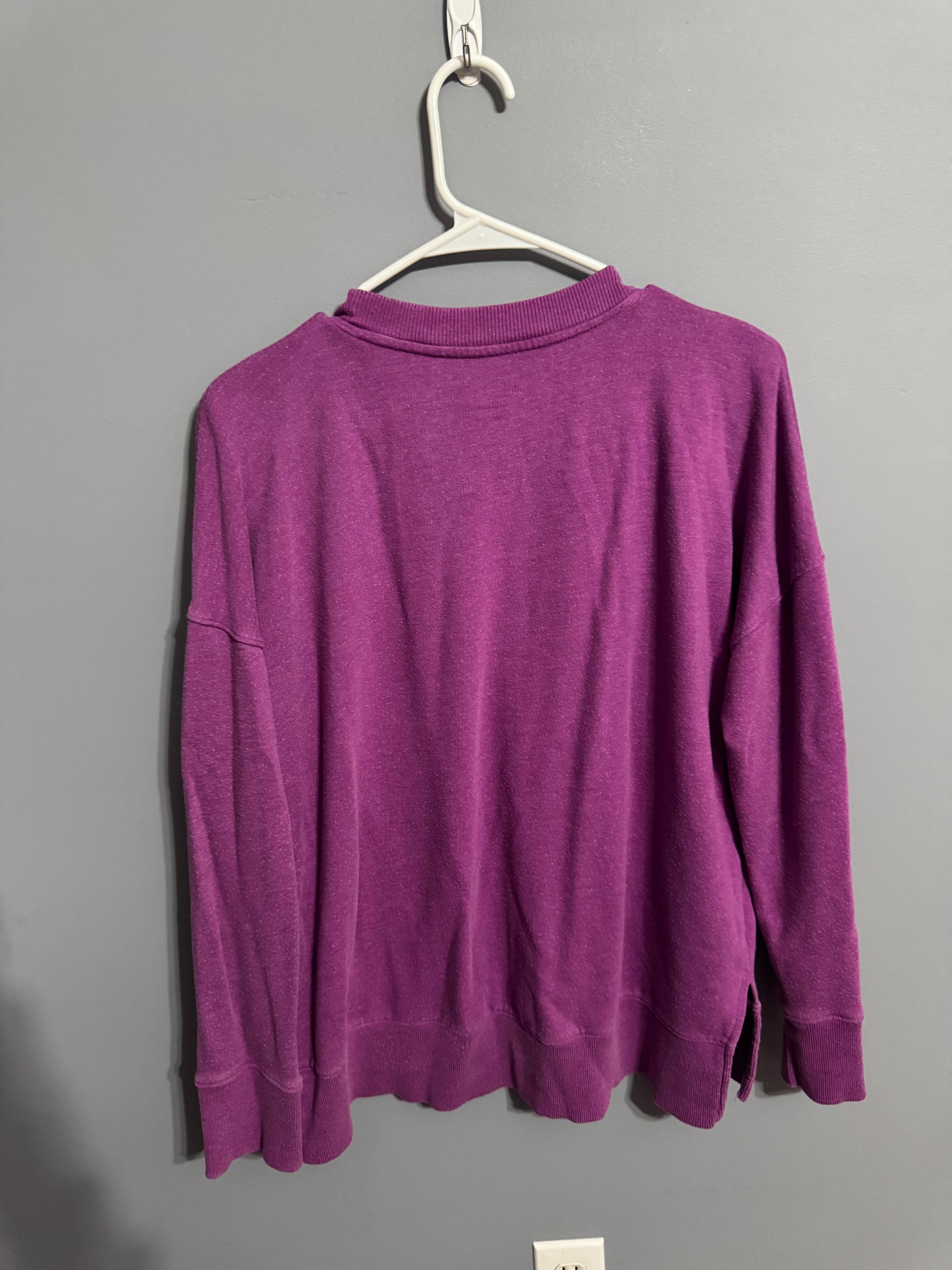 Time and Tru Women’s Plum Purple Crewneck Sweatshirt – Size M