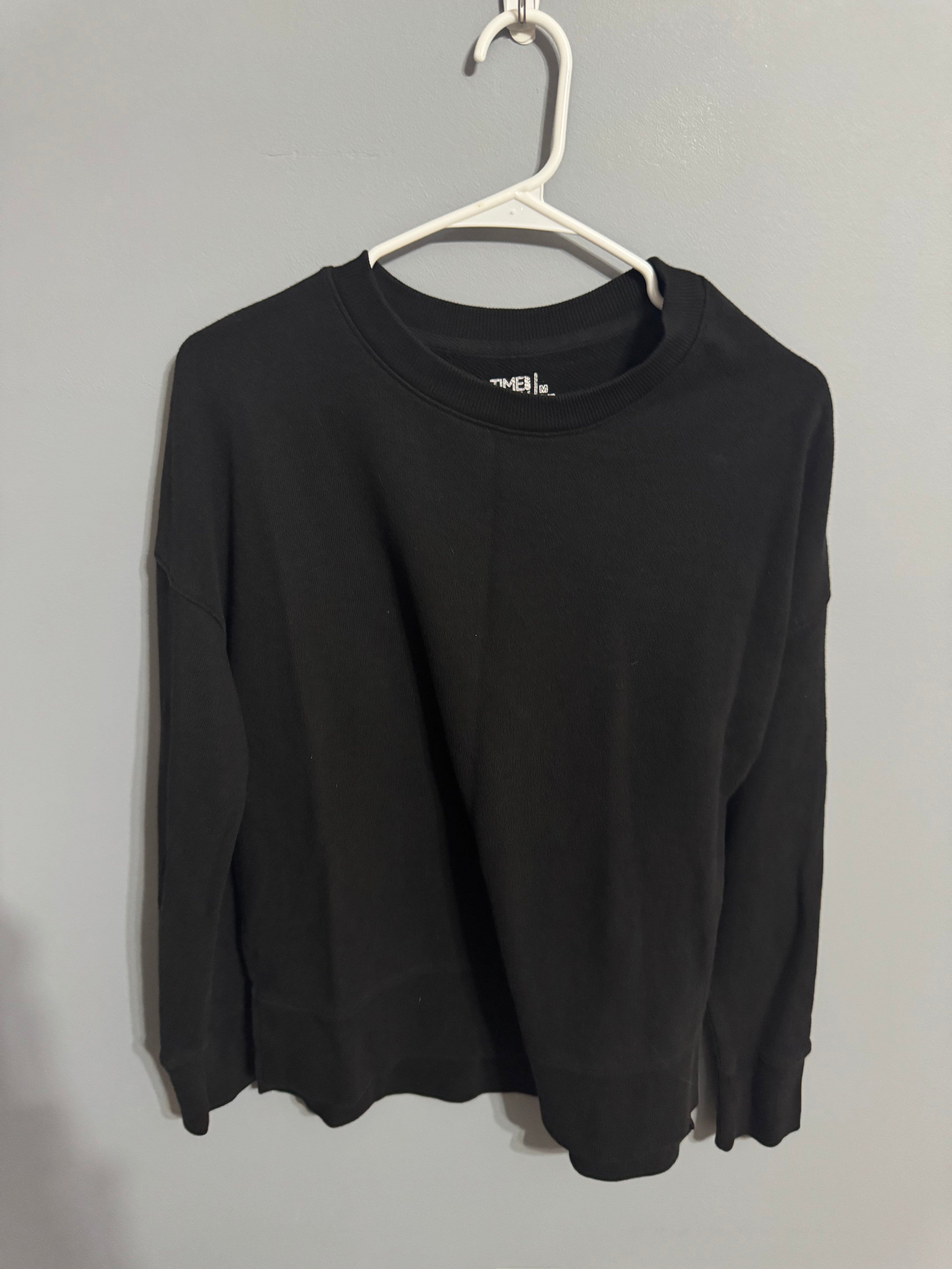 Time and Tru Women’s Black Crewneck Sweatshirt – Size M