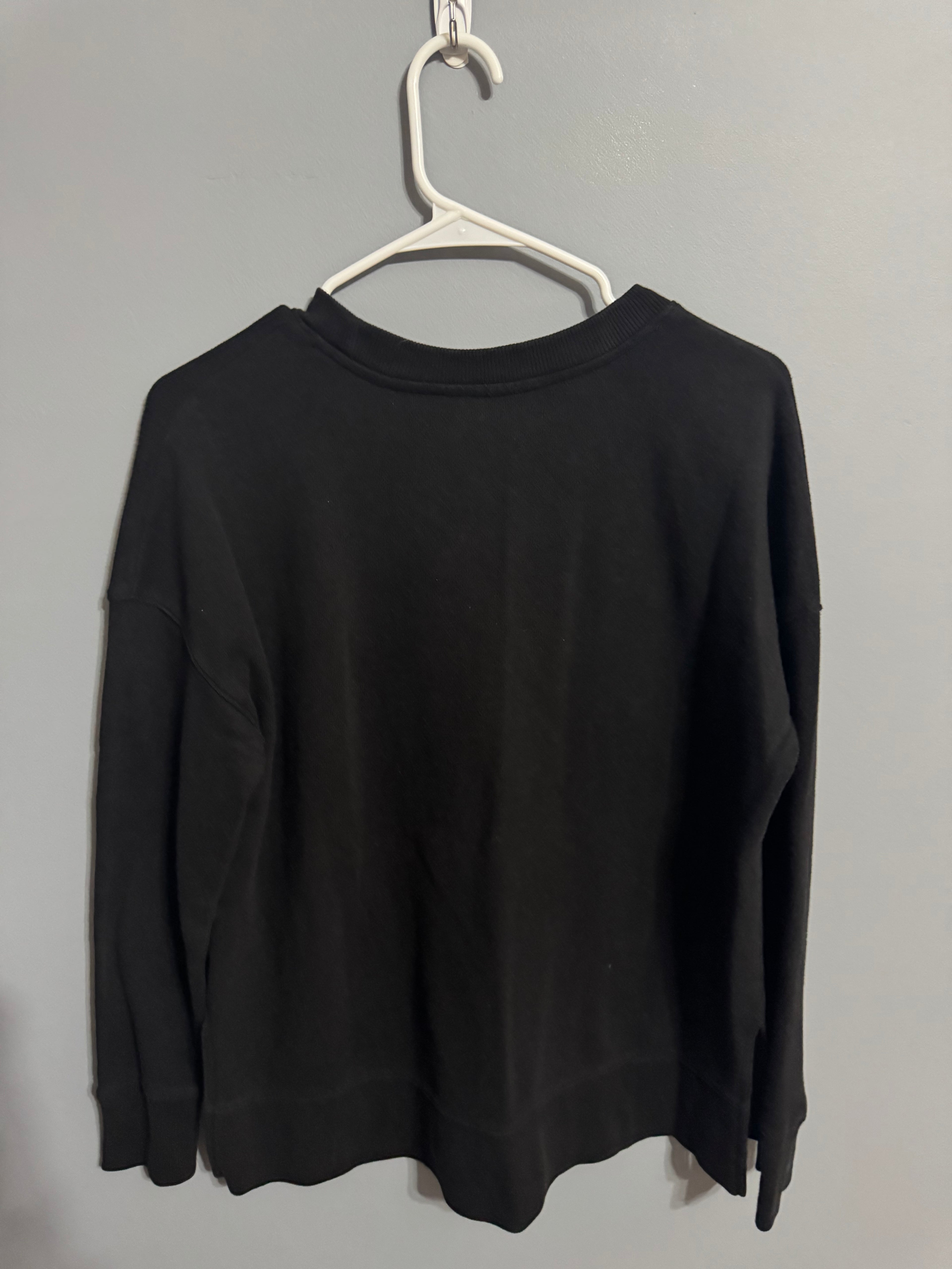 Time and Tru Women’s Black Crewneck Sweatshirt – Size M